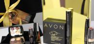 Estojo com produtos da linha Ouro 24k da Avon