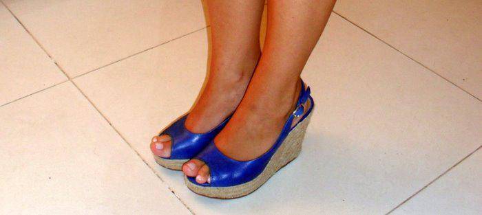 sandália azul arezzo