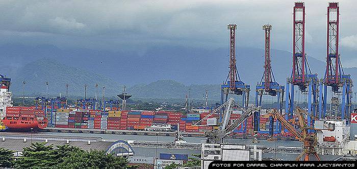 Foto do porto de Santos por Darrell Champlin