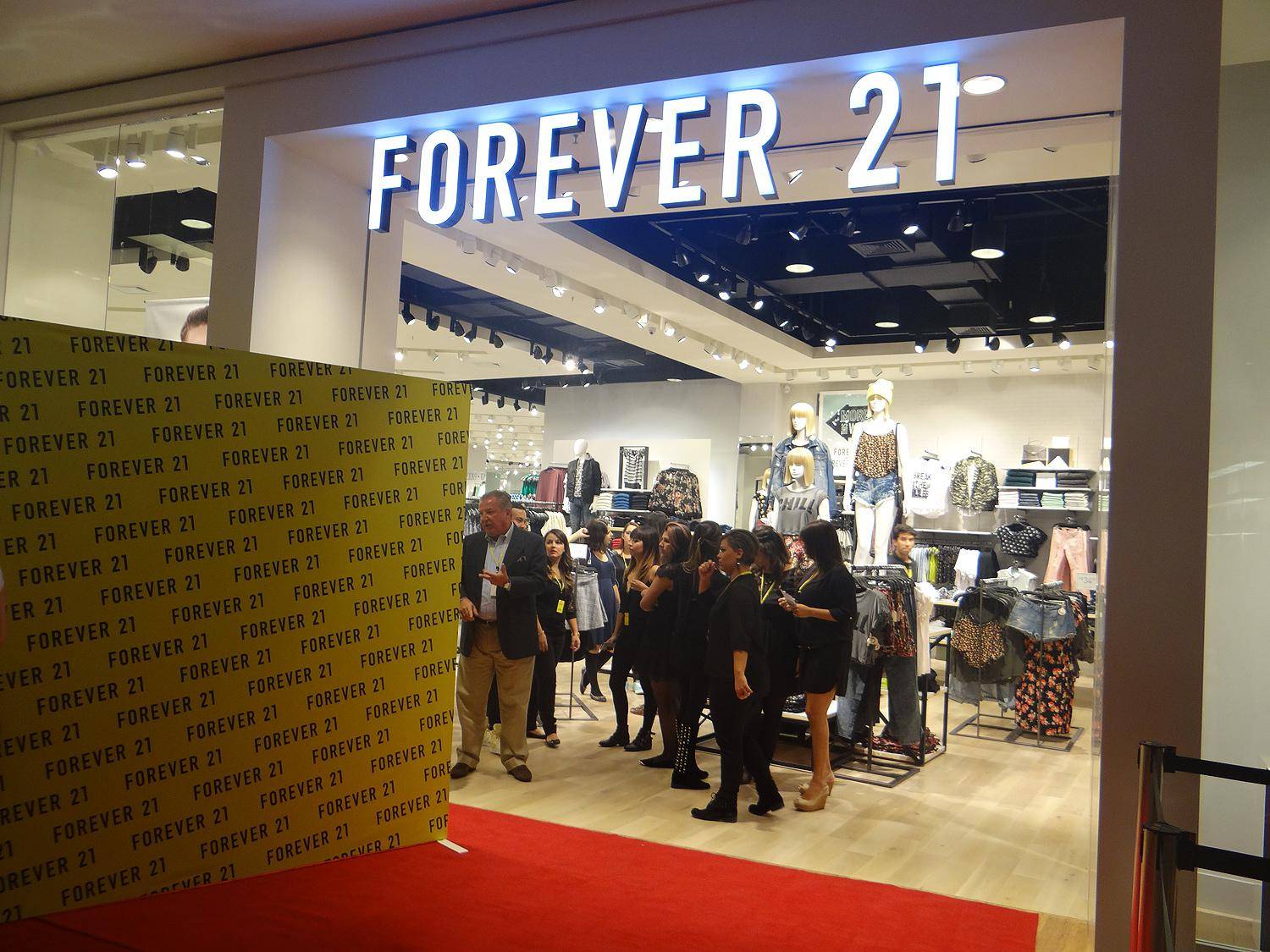A pré-inauguração da Forever 21 no Brasil