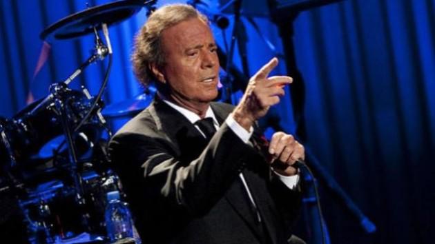 www.juicysantos.com.br - julio iglesias no mendes convention center em santos sp