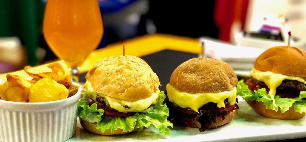 www.juicysantos.com.br - trio de mini burgers roxy premium lounge santos sp