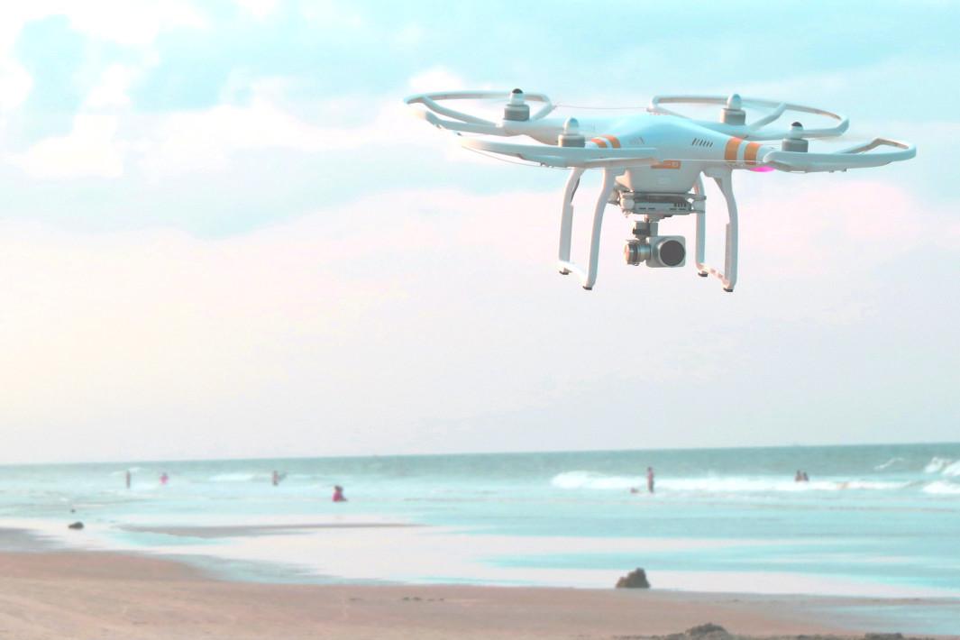 www.juicysantos.com.br - drone na praia