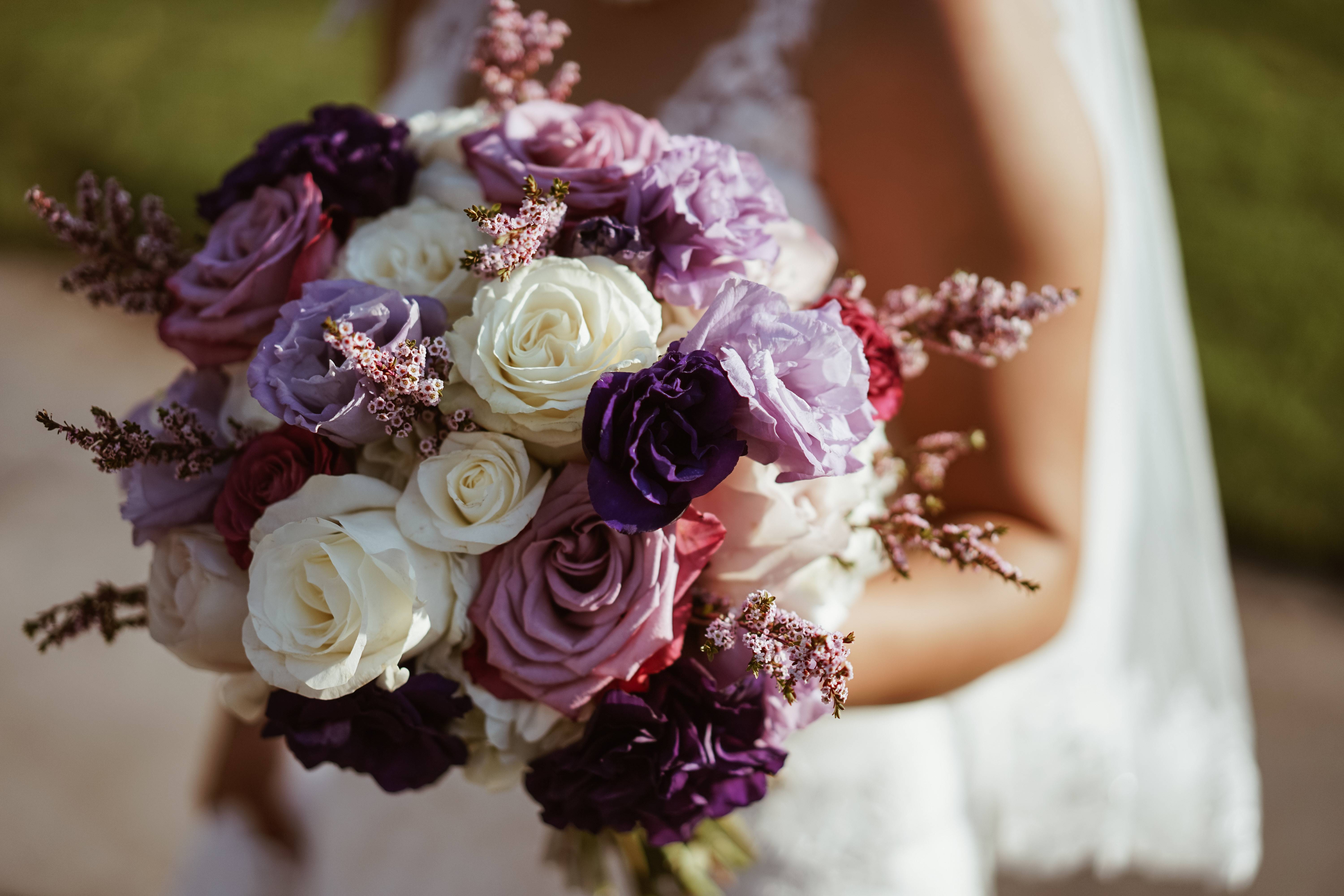 Buquê da noiva: como segurar e outras dúvidas - Juicy Santos