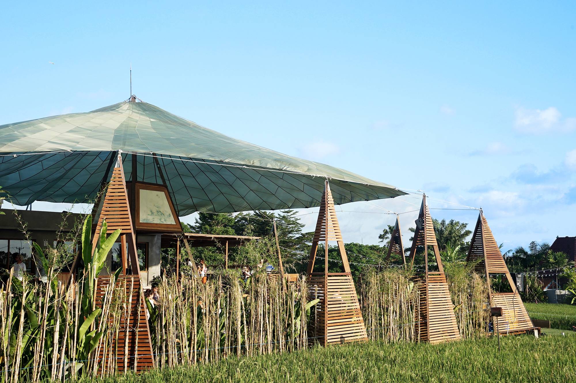 www.juicysantos.com.br - arquitetura de bambu em bali