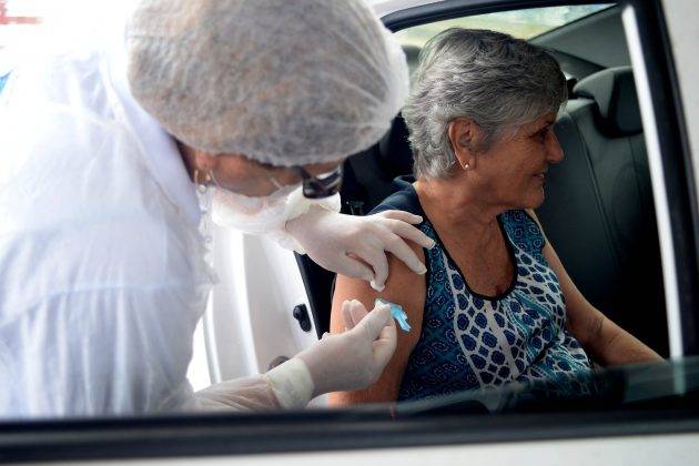 juicysantos.com.br - vacinação drive thru em Santos