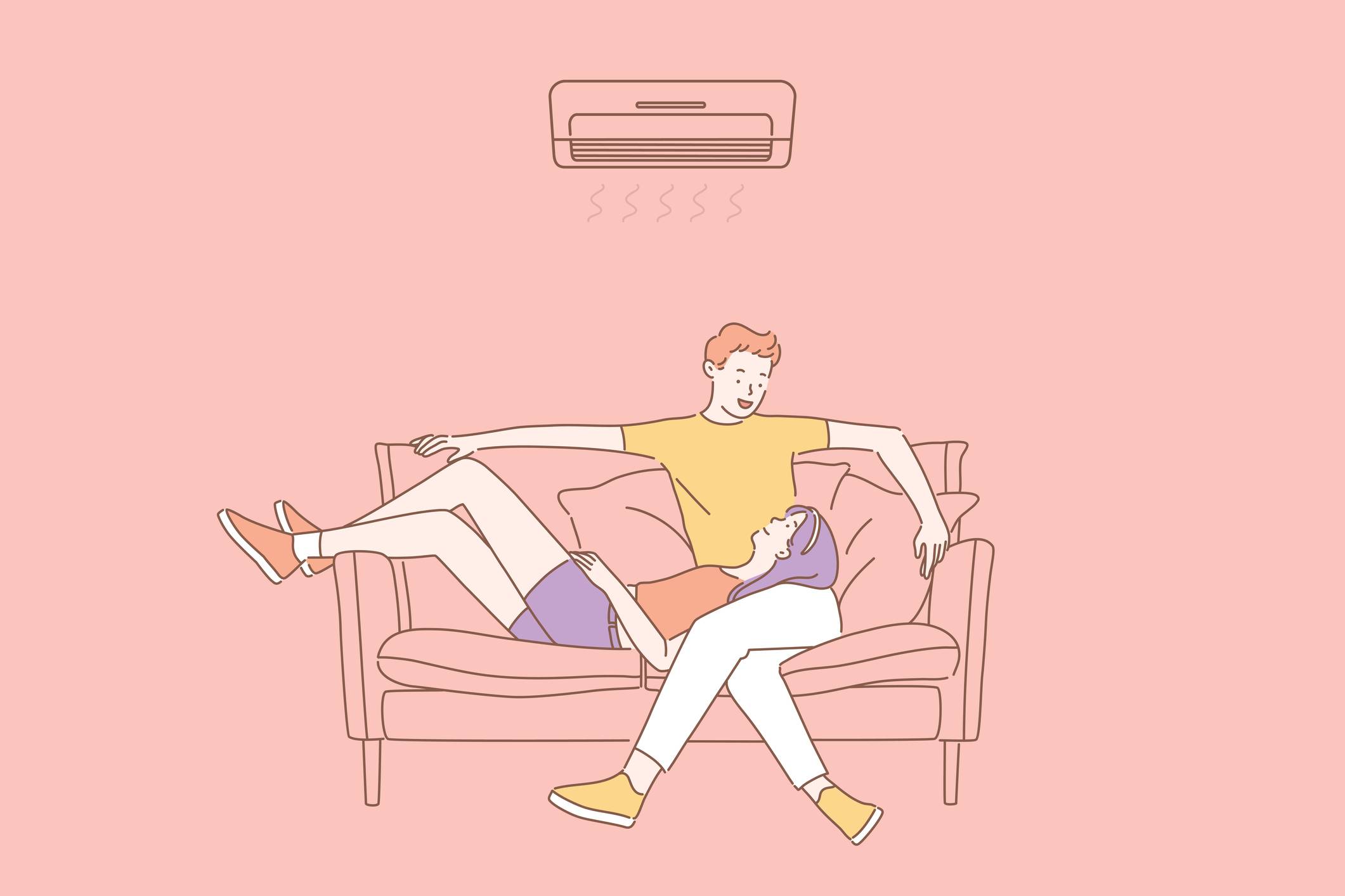 www.juicysantos.com.br - casal em casa no calor com ar condicionado ligado - pode ligar o ar condicionado durante a pandemia do coronavírus