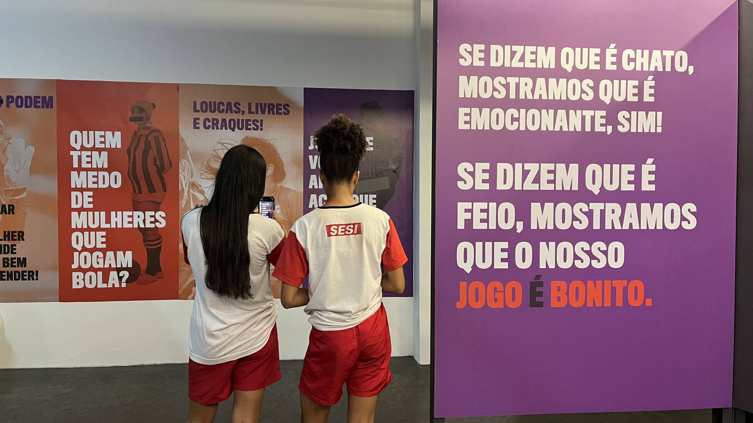 Jogue como uma mulher: exposição CONTRA-ATAQUE! As Mulheres do Futebol em Santos  