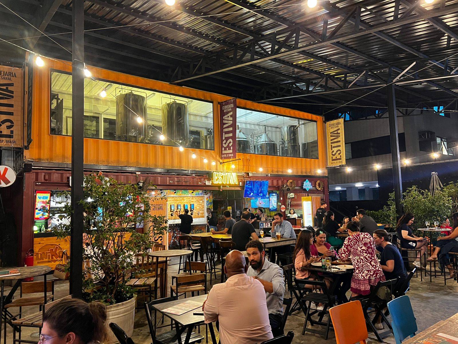 www.juicysantos.com.br - deck estiva cervejaria