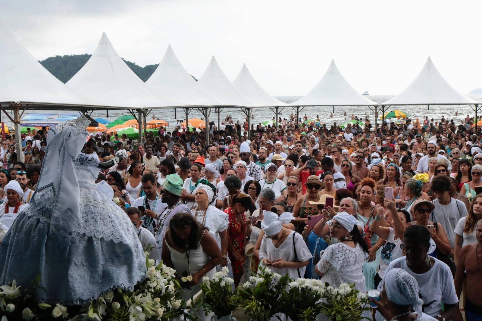 Festa em homenagem a Iemanjá em Santos