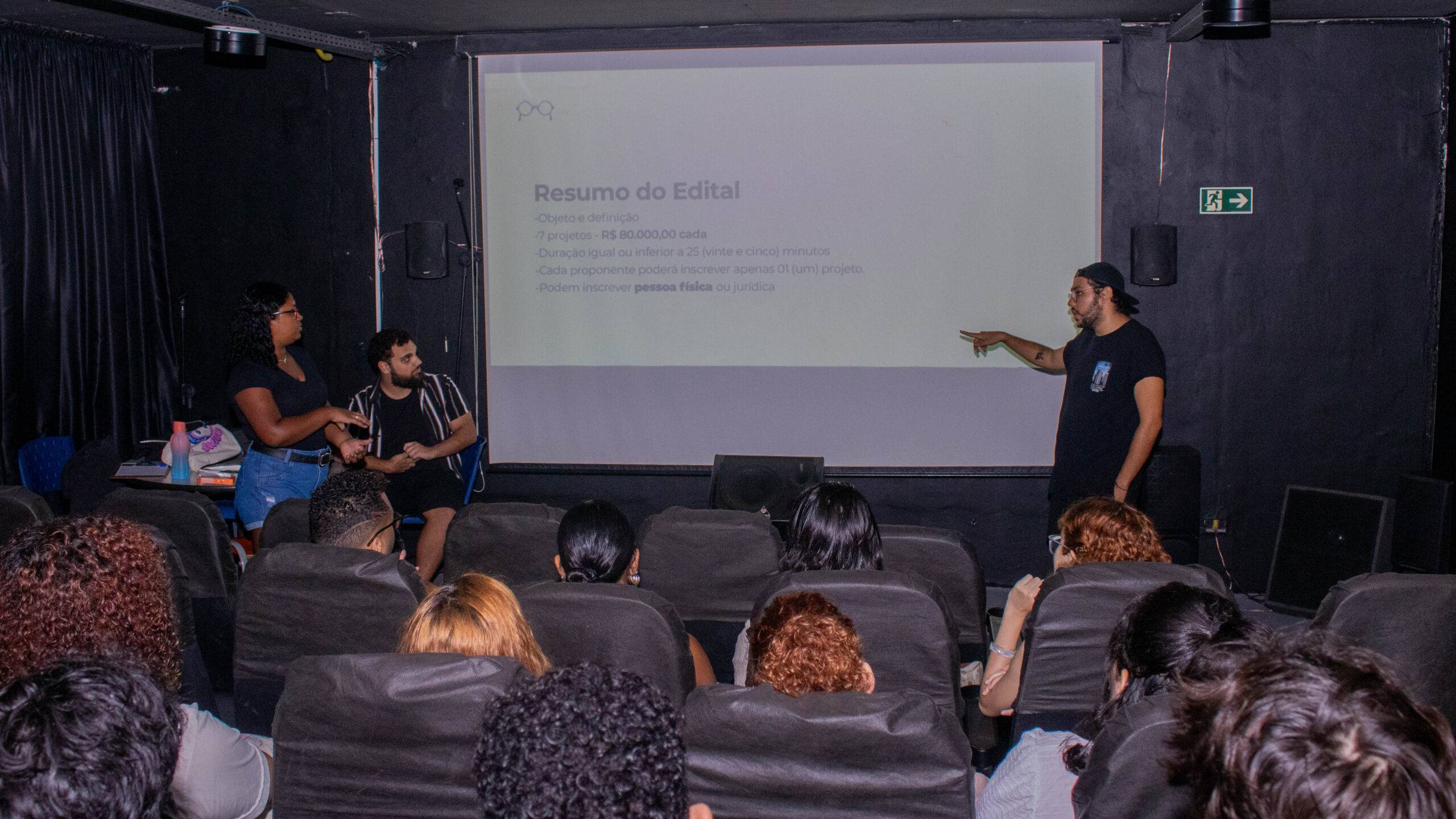 Laboratório em Santos ensina jovens a transformarem ideias em curtas