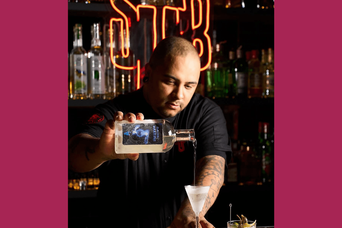 Alex Sepulchro no Hideout Speakeasy