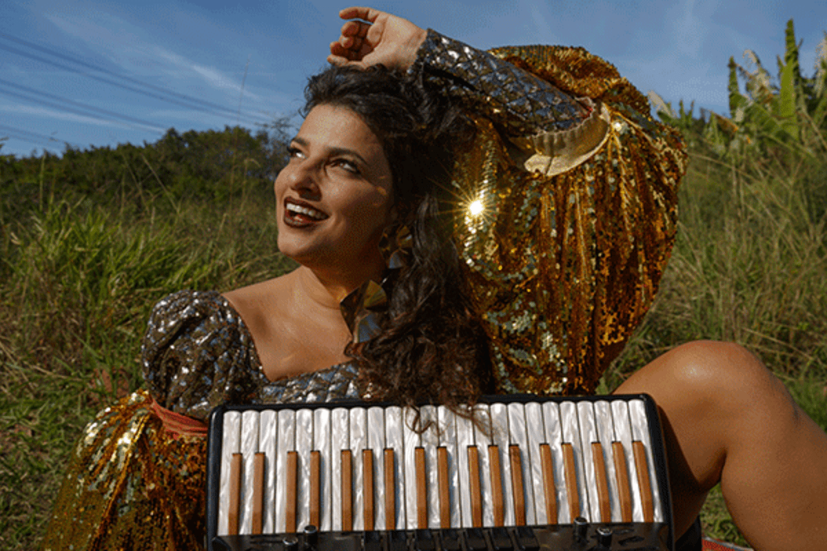 Arraiá da Sanfoneira -  Lívia Mattos