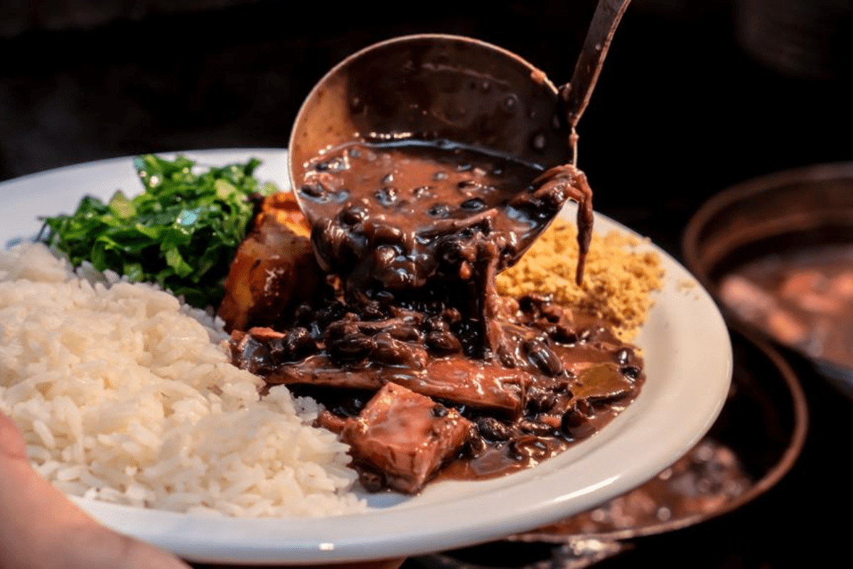 Coelho Bolota e Feijoada no Comfort Hotel