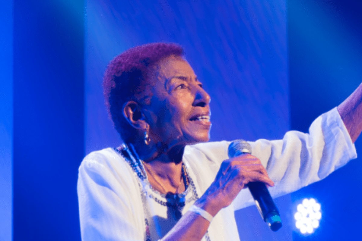 Leci Brandão em Santos