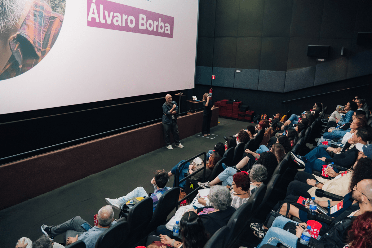 www.juicysantos.com.br - Palestra de Álvaro Borba em auditório com público