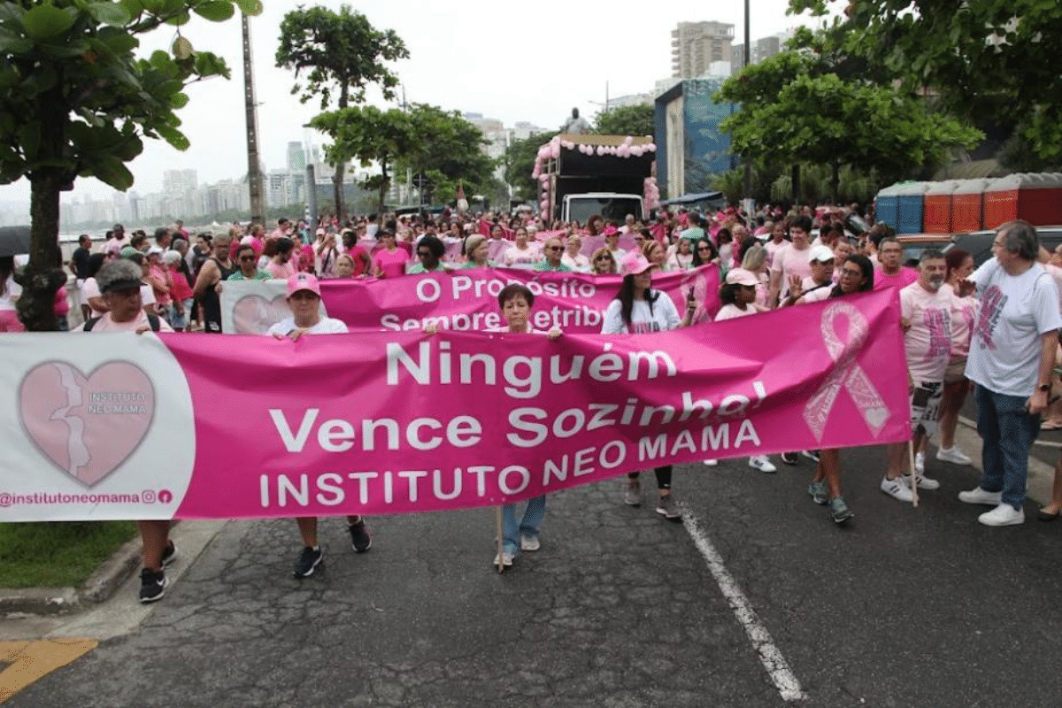 Campanha Outubro Rosa em Santos